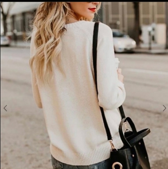 🤍🖤New boutique 🖤 heart sweater - Picture 2 of 10